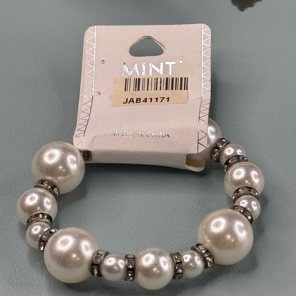MINT Jewelry - Mint Silver and White Bracelet with Crystal Accents